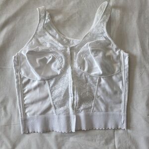 Exquisite Form White Lace Bra-NWOT